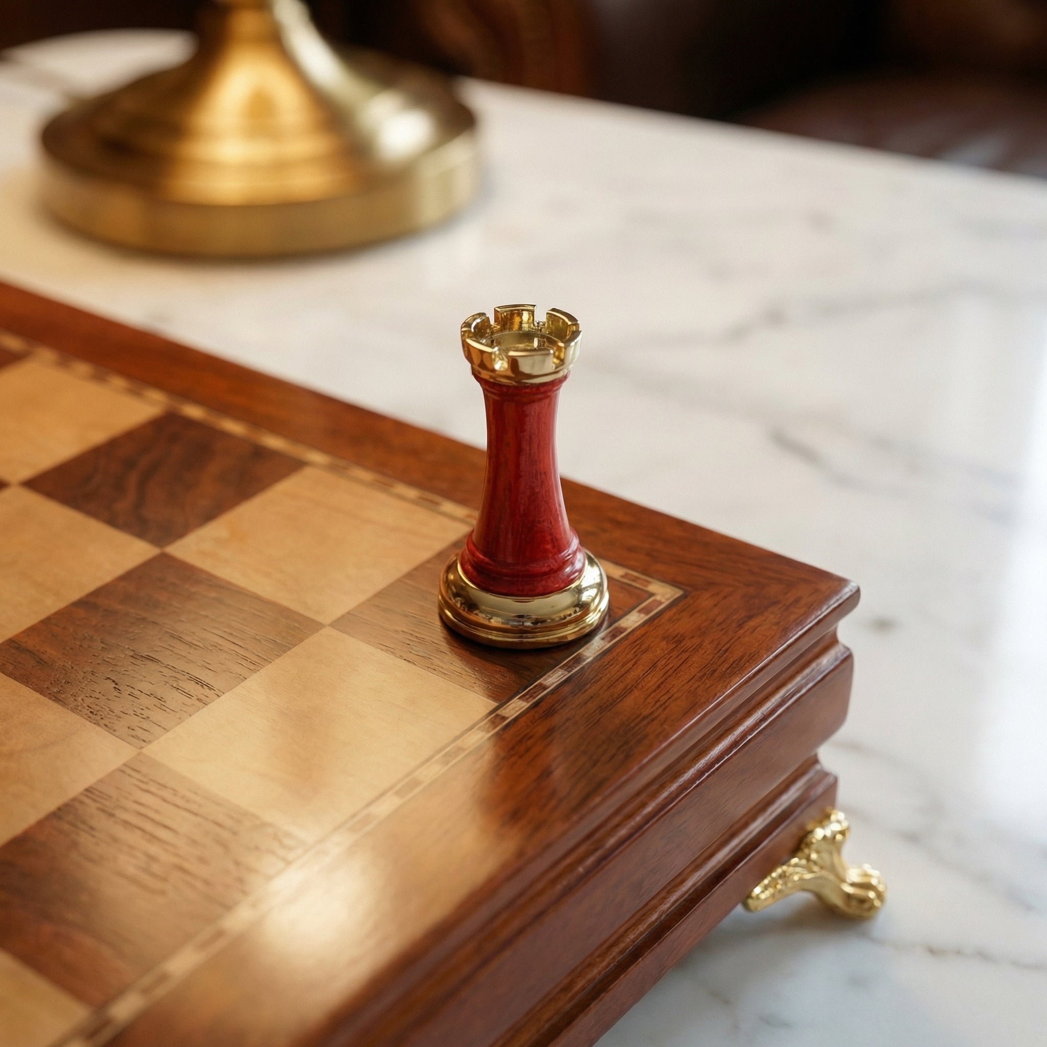 Jeu d'échecs en bois d'ébène avec rangement sous plateau